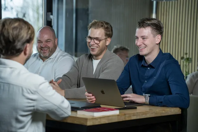 Match-day teamfoto op kantoor